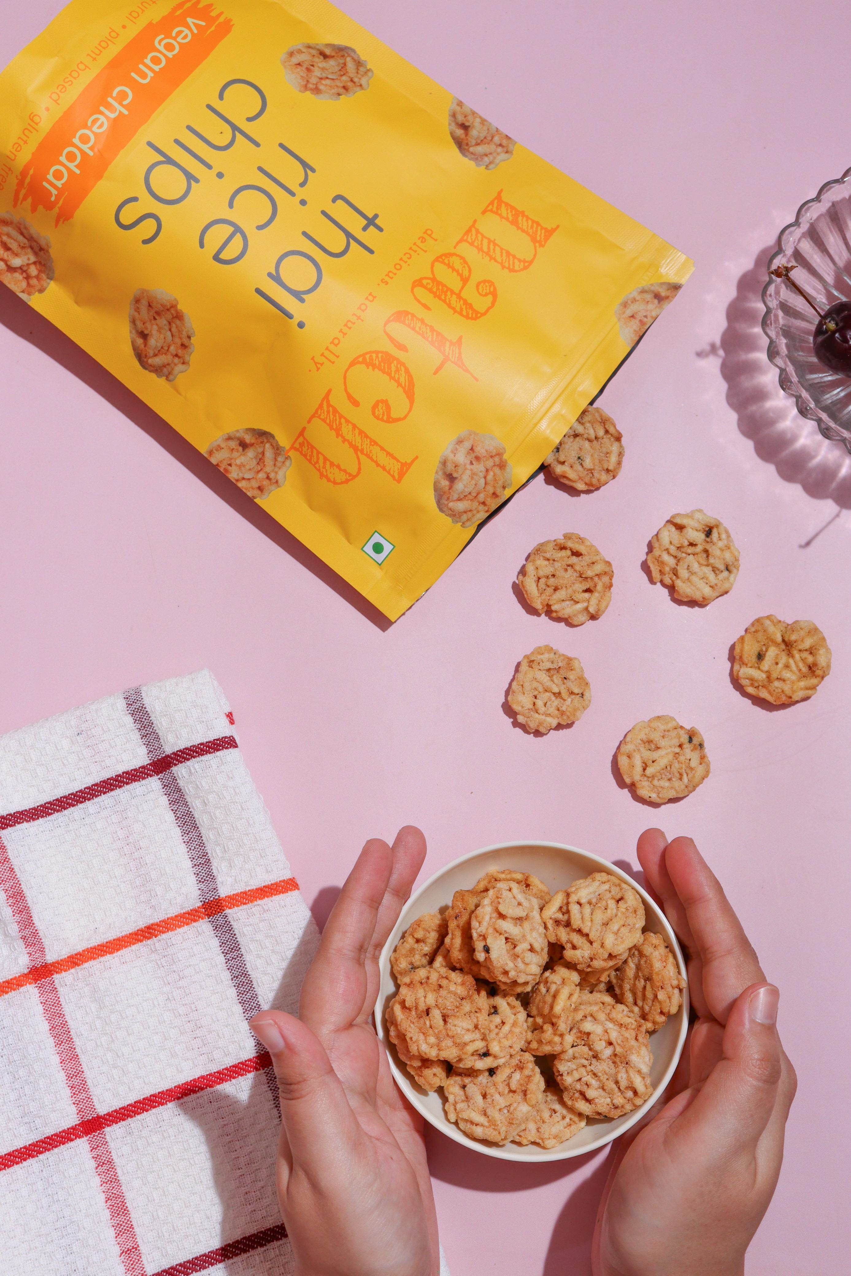 thai rice chips - vegan cheddar (large pack - 100g)